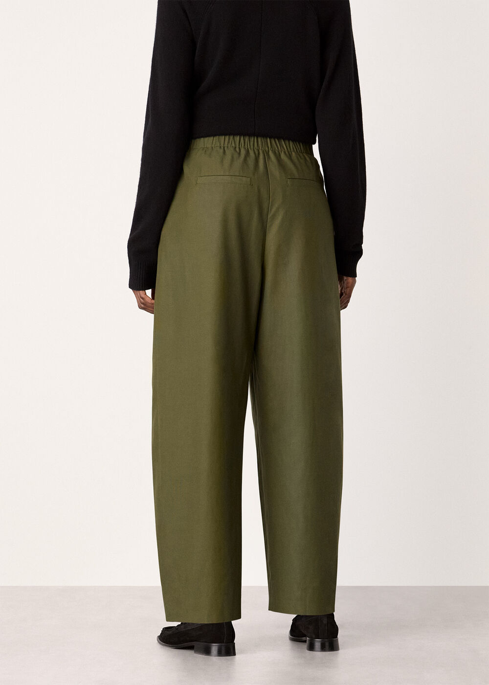 Pleat Front Barrel Trouser