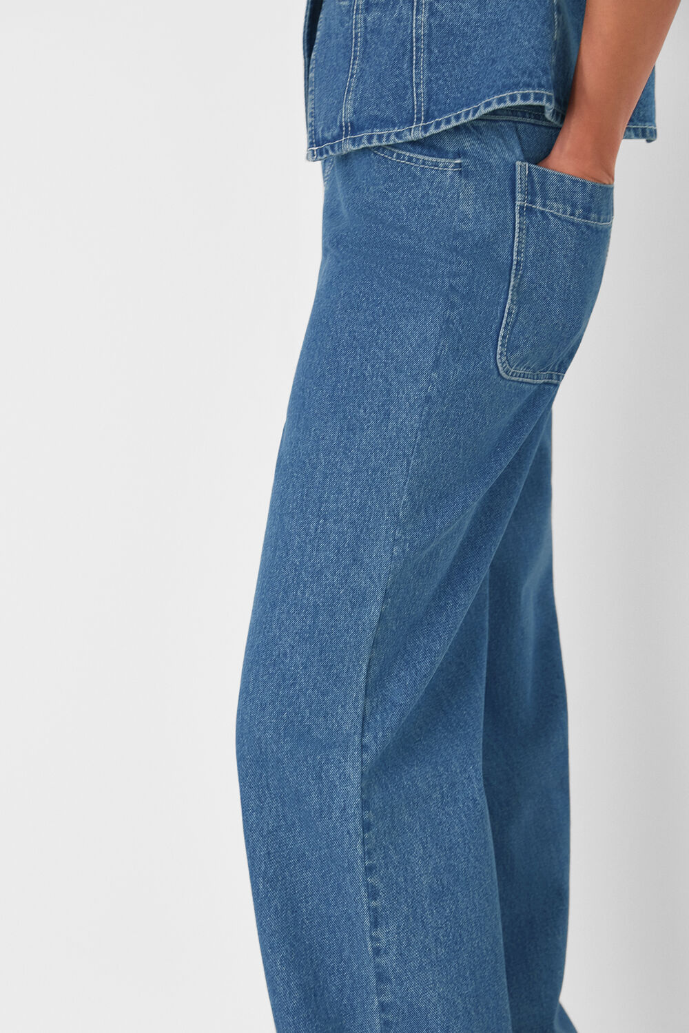 Relaxed Straight Leg Jean