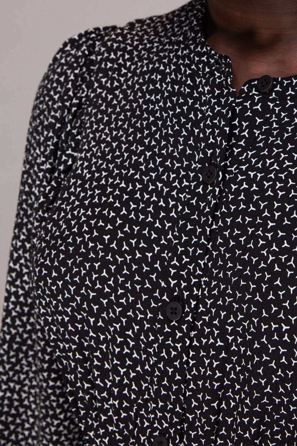 Black Scattered Y Print Midi Dress