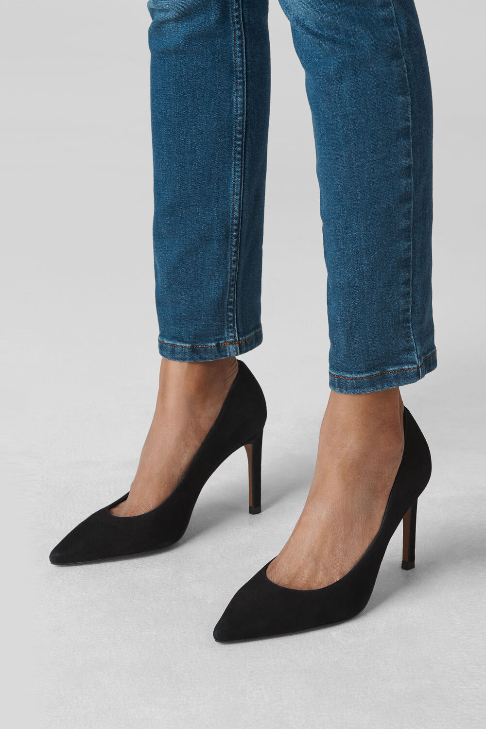 Black Cornel Suede Point Pump