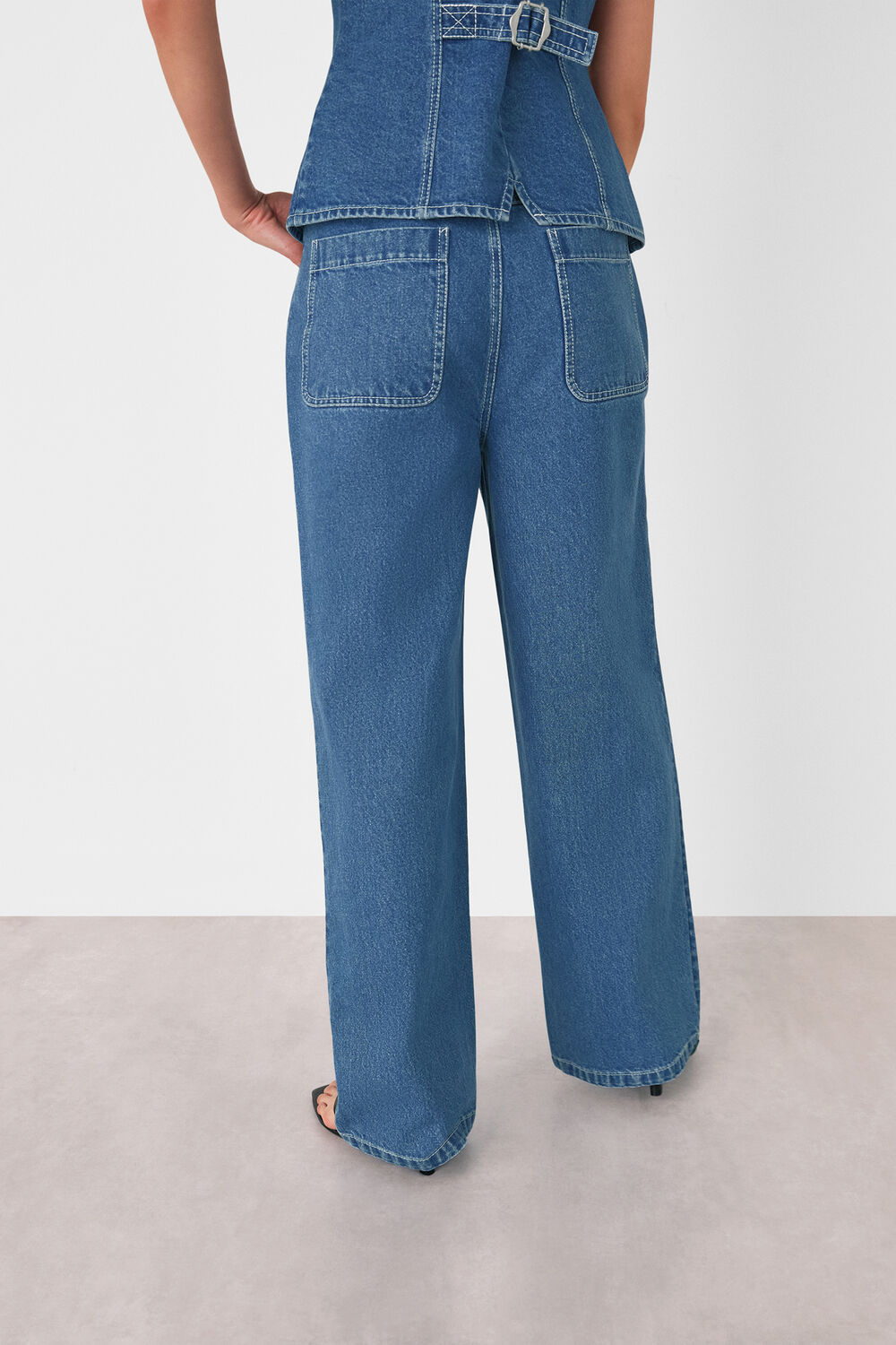 Relaxed Straight Leg Jean