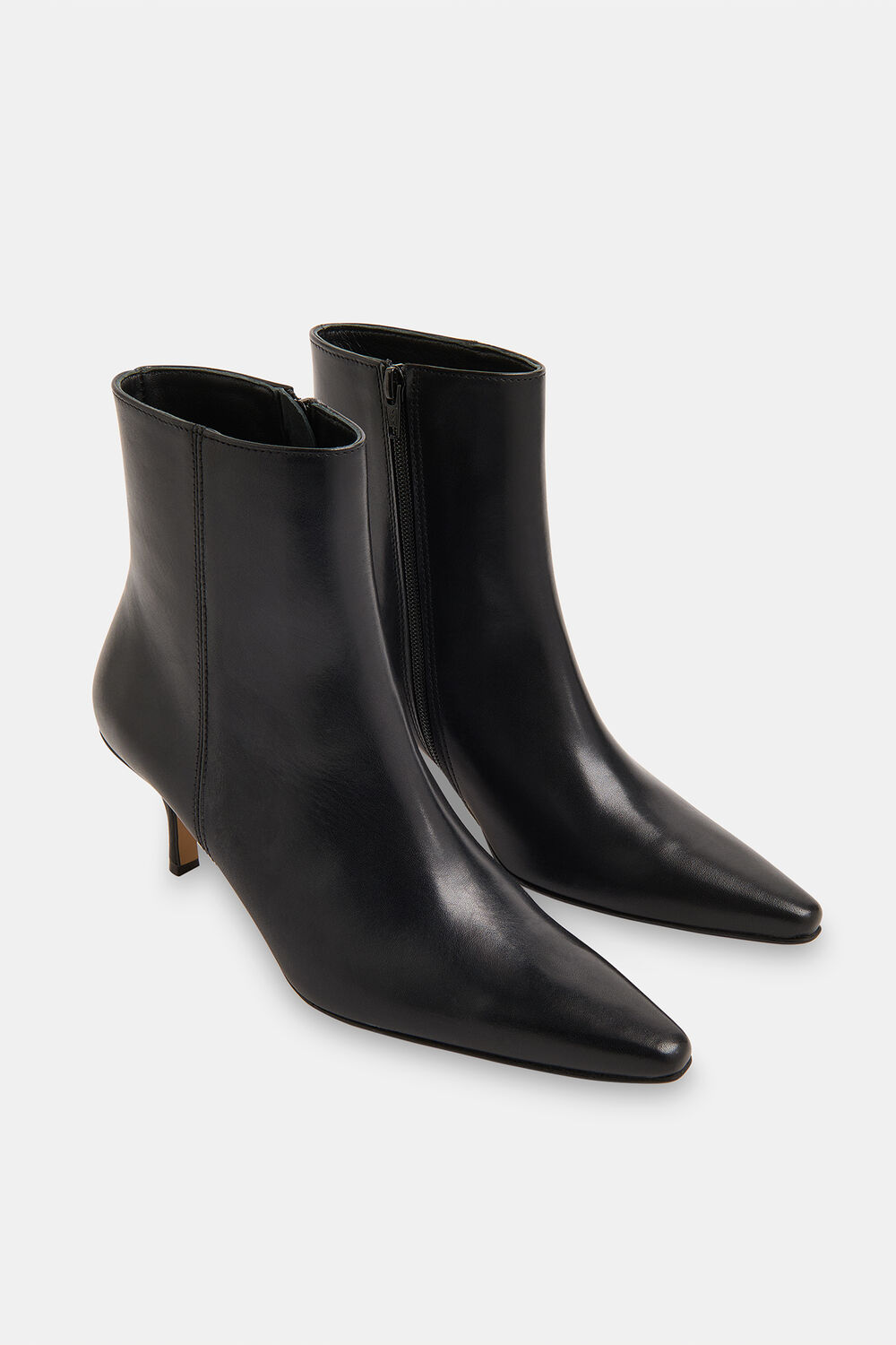 Pointed Heeled Boot