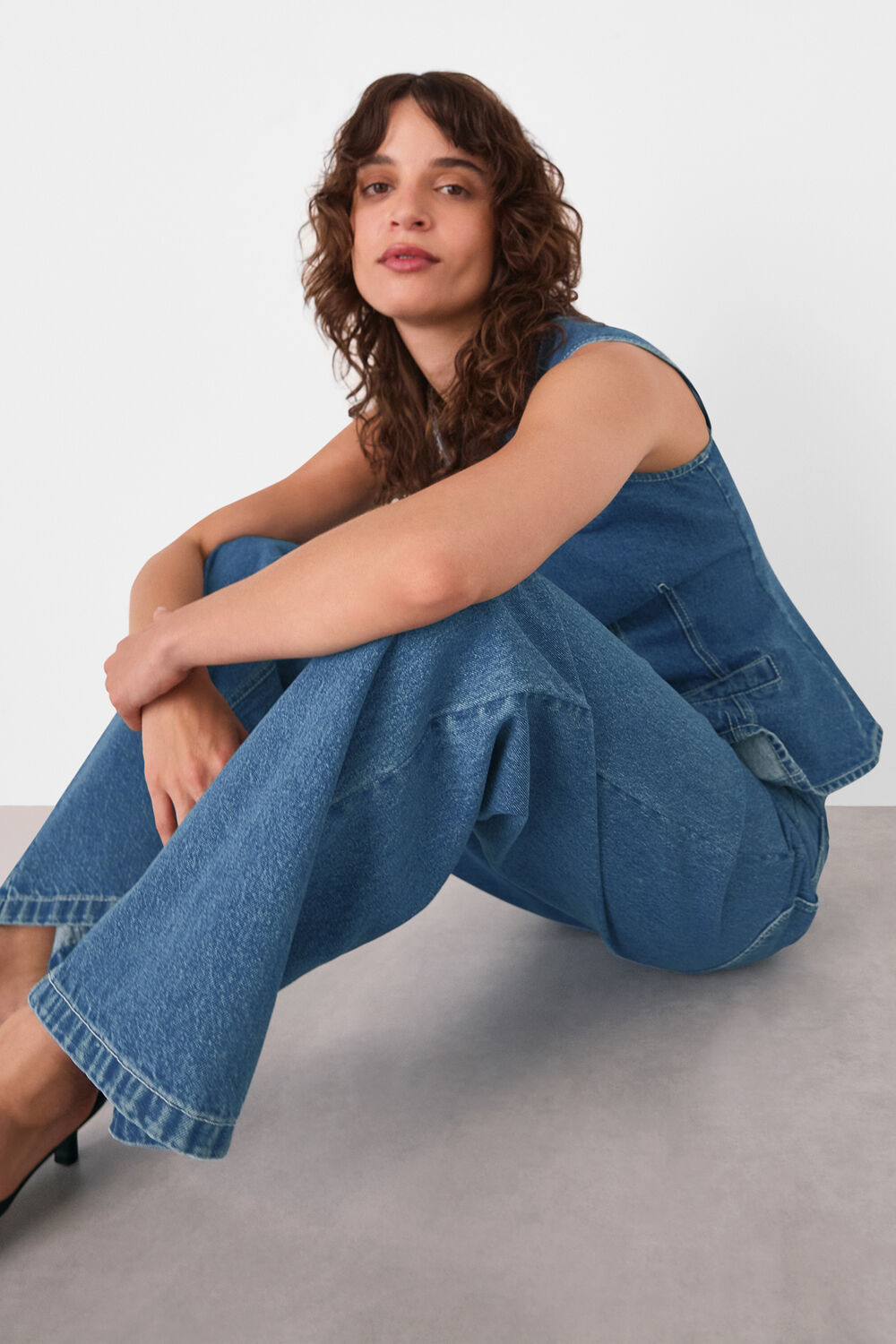 Relaxed Straight Leg Jean
