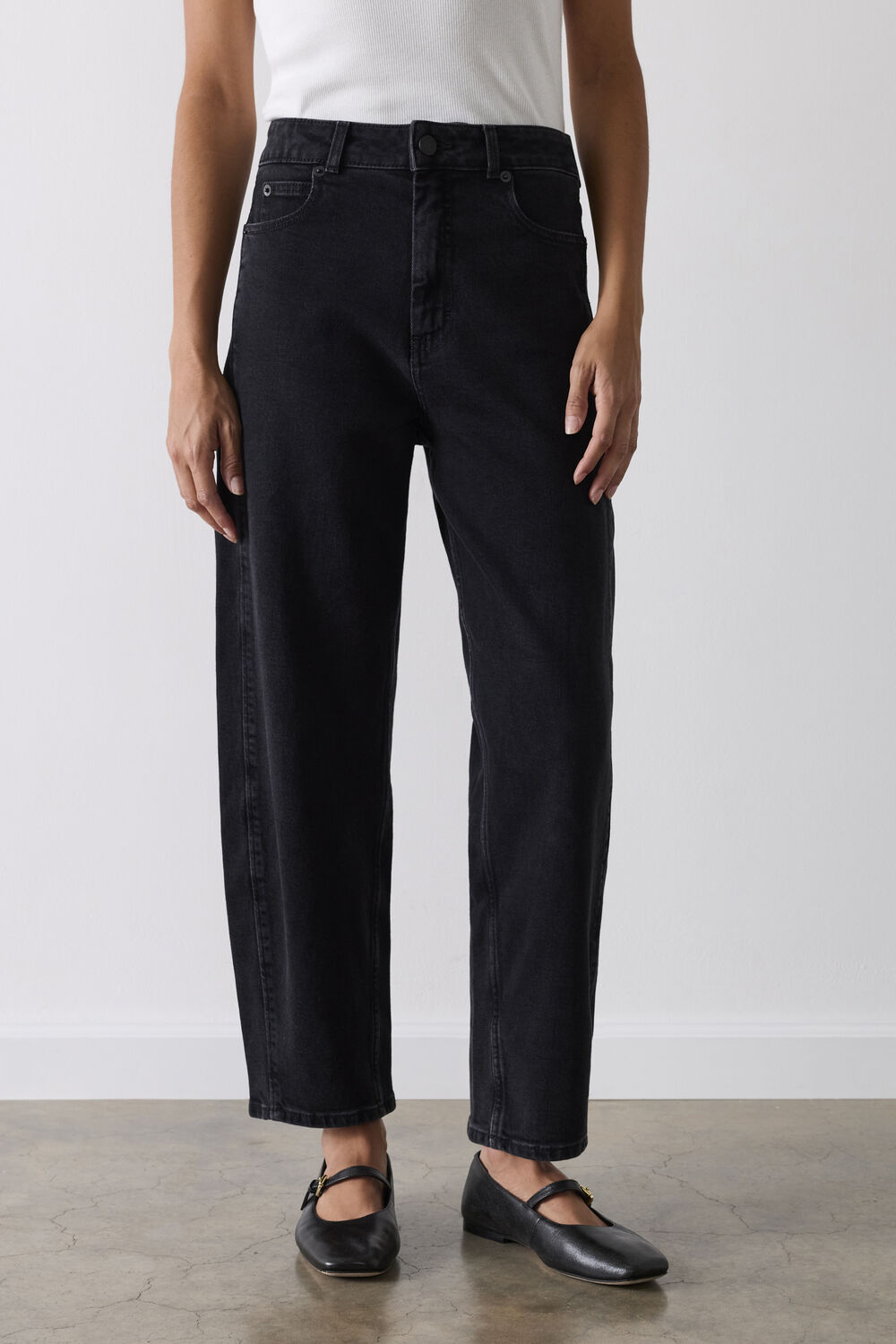 Black Petite Stretch Barrel Leg Jean