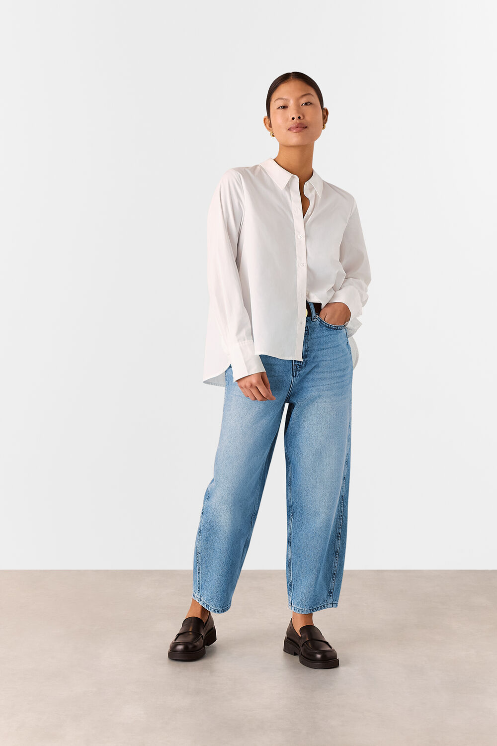 Light Wash Petite Authentic Barrel Leg Jean