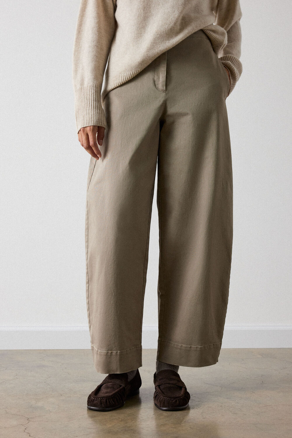 Clean Cotton Barrel Trouser