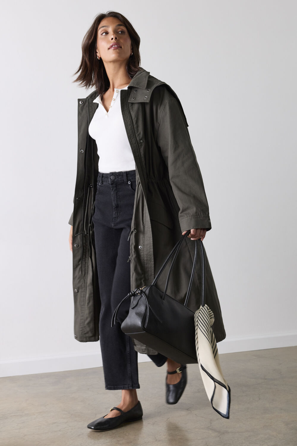 Black Petite Stretch Barrel Leg Jean