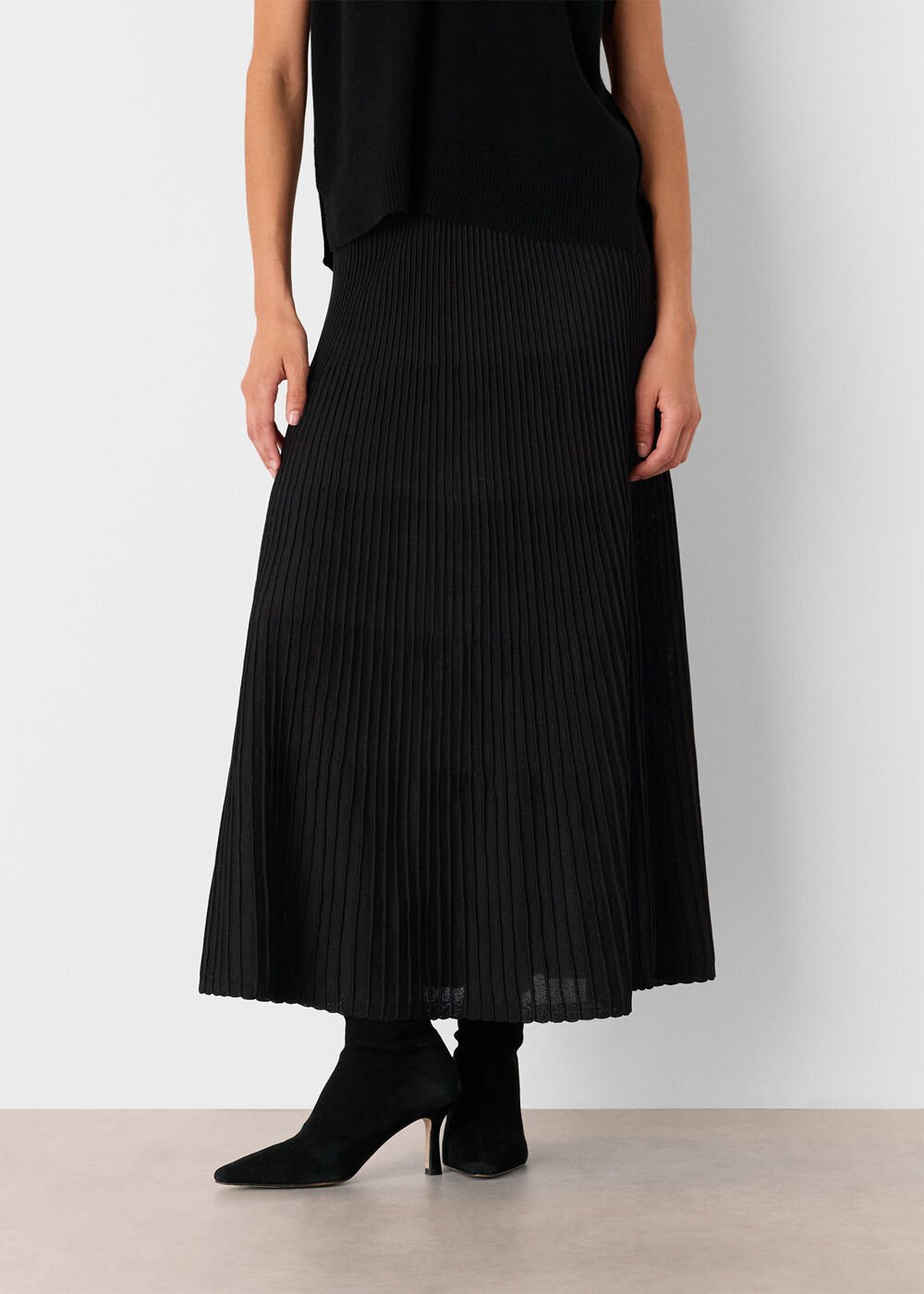 Knitted Pleated Skirt