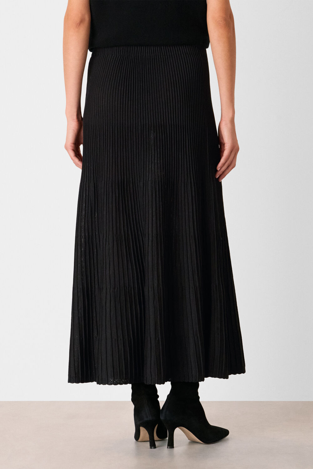 Black Knitted Pleated Skirt