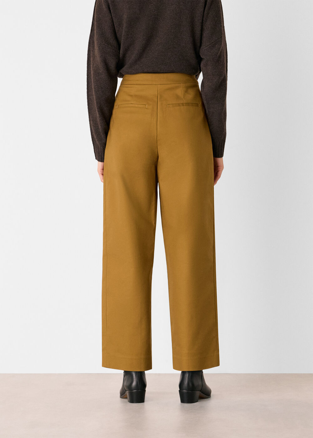 Side Pleat Tapered Trouser