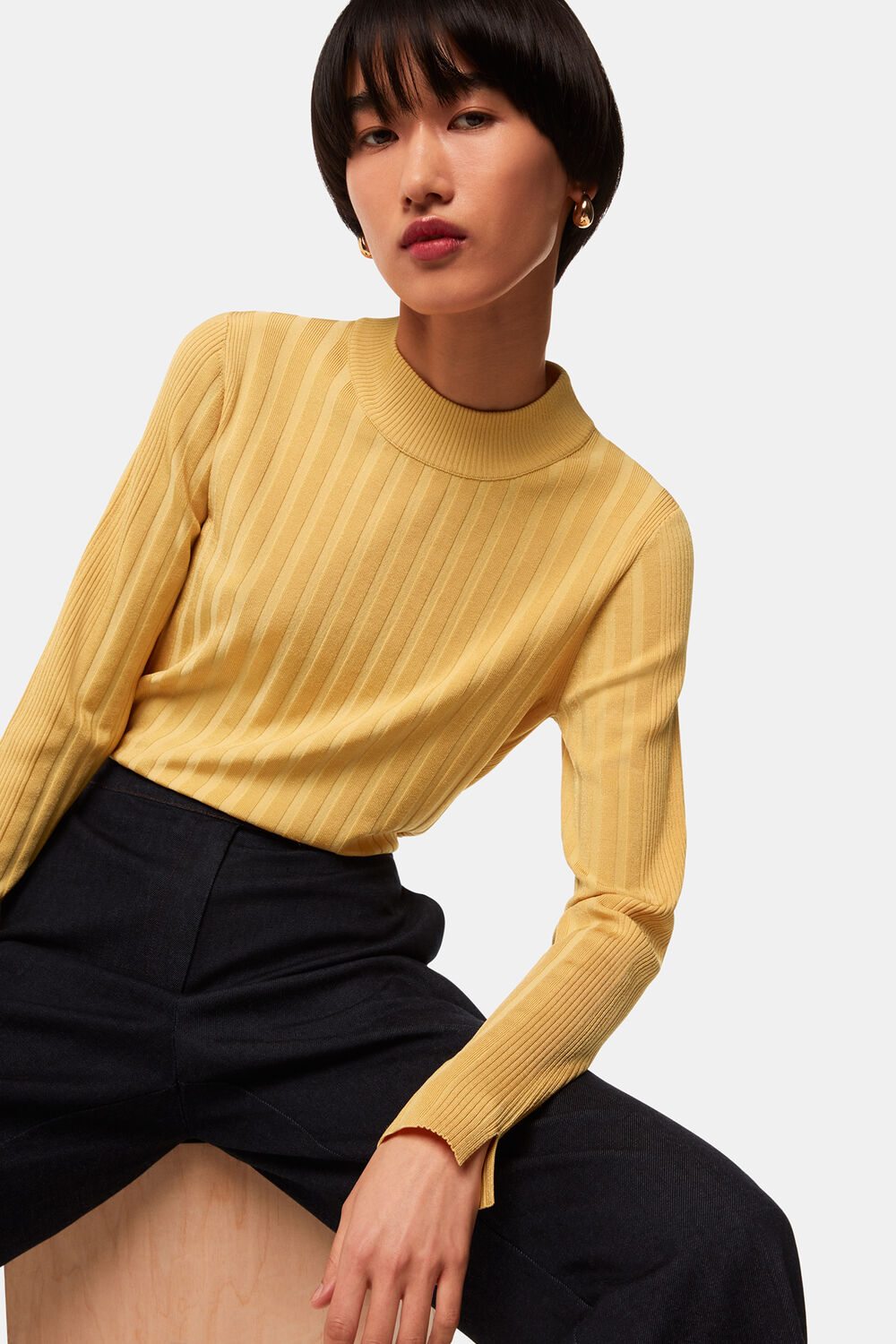 Ribbed Detail Crew Neck Knit