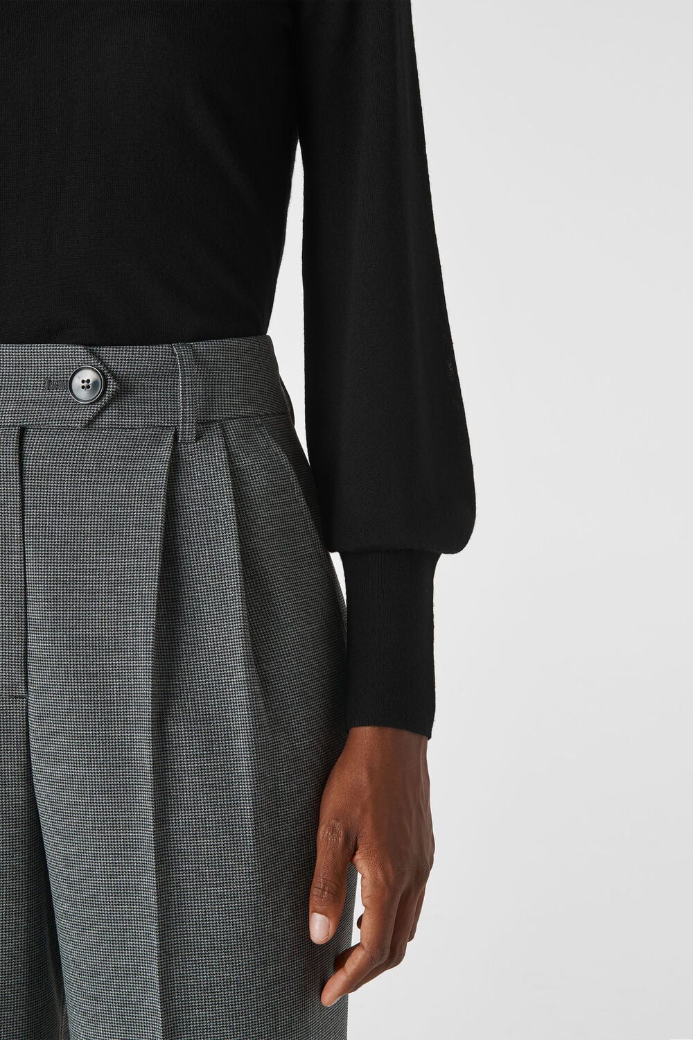 Fine Merino Scoop Neck Knit Black