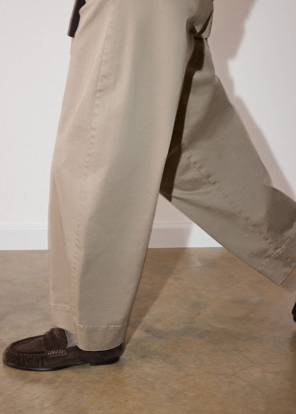 Beige Clean Cotton Barrel Trouser