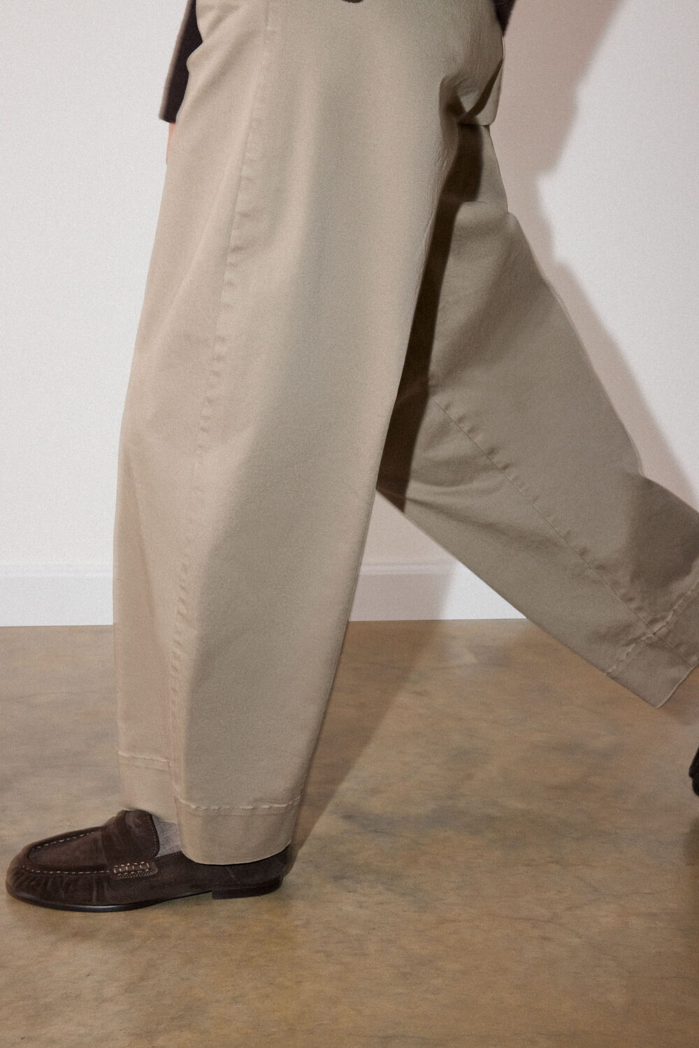 Clean Cotton Barrel Trouser