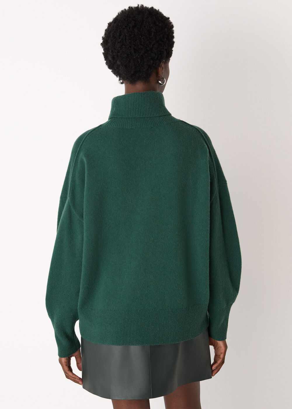 Wool Roll Curved Hem Knit