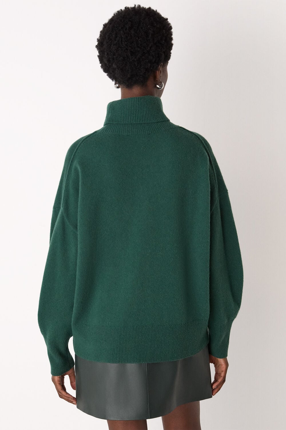 Wool Roll Curved Hem Knit