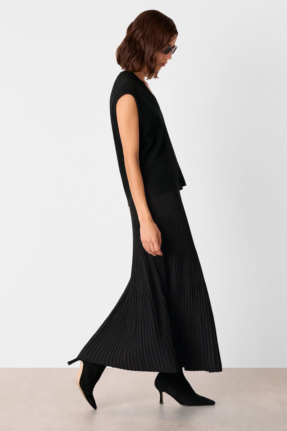 Black Knitted Pleated Skirt