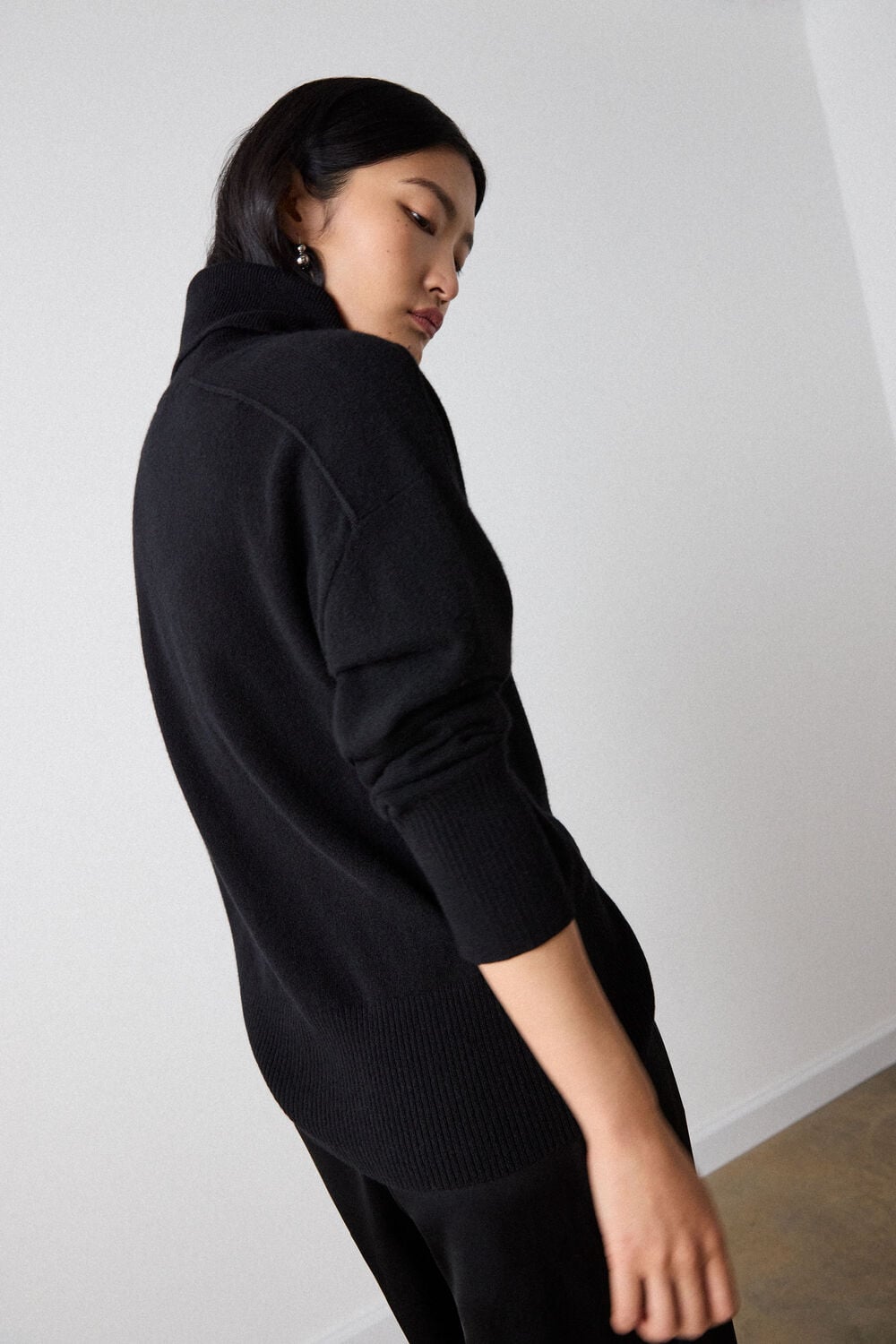 Black Cashmere Seam Roll Neck Knit