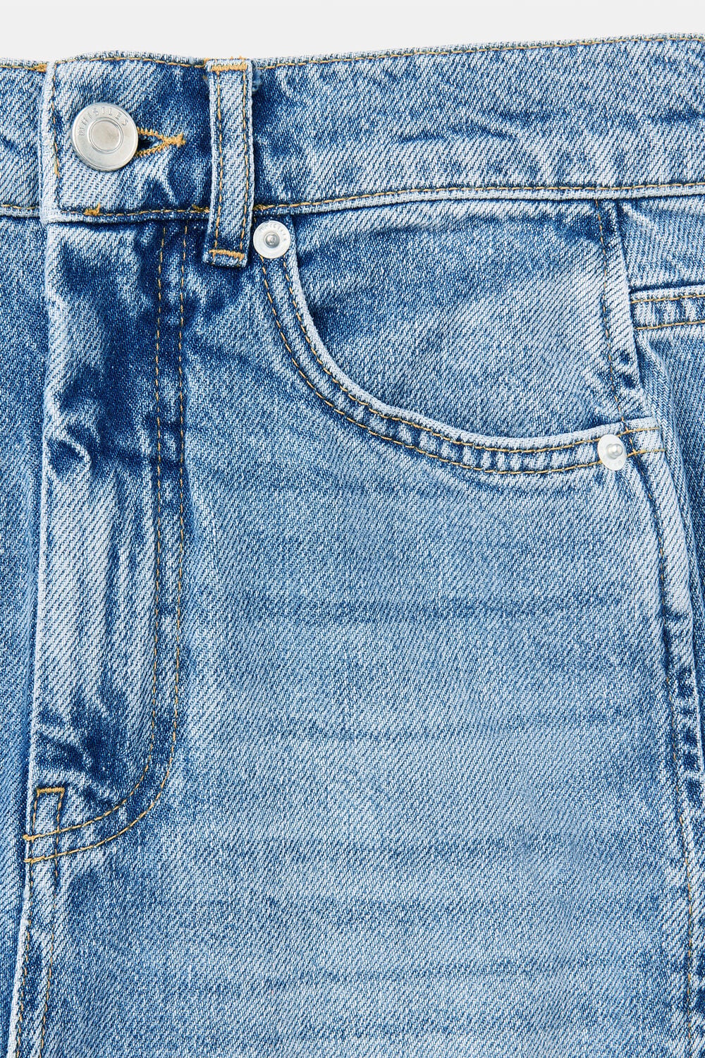 Light Wash Authentic Barrel Leg Jean