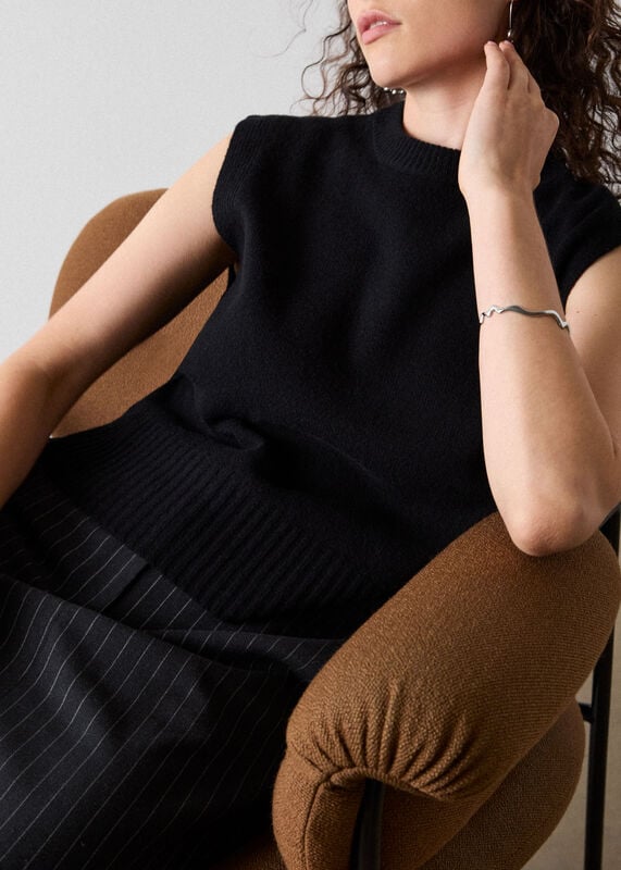 Black Wool Sleeveless Sweater Vest