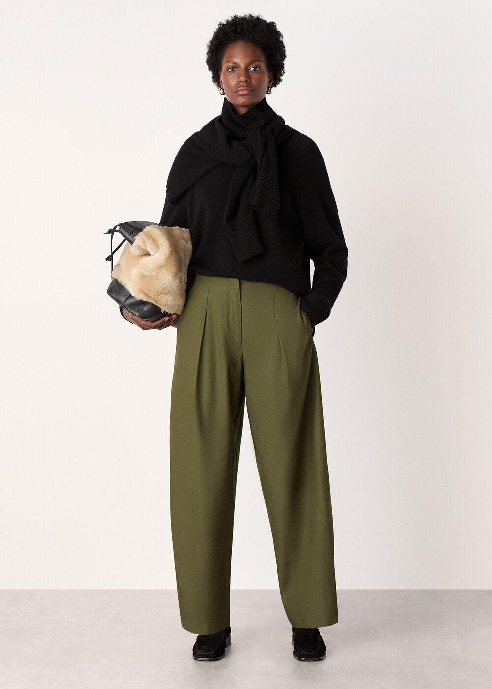 Pleat Front Barrel Trouser