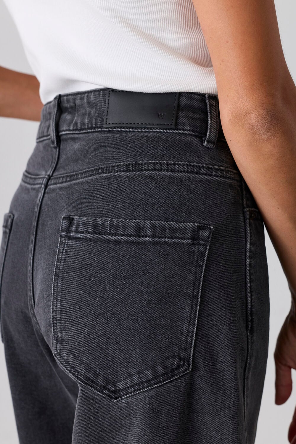 Grey Stretch Barrel Leg Jean