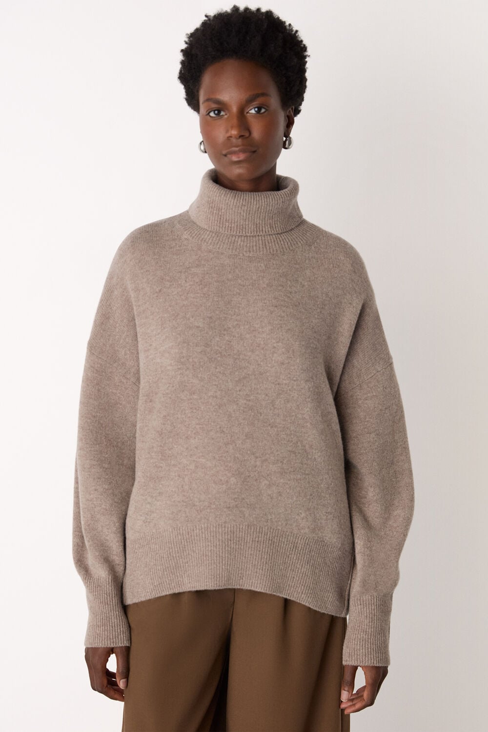 Wool Roll Curved Hem Knit