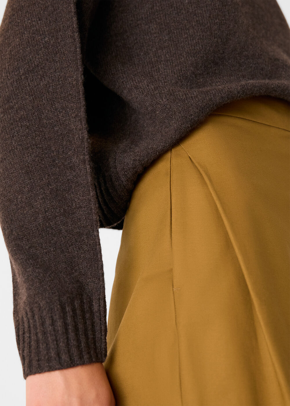 Side Pleat Tapered Trouser
