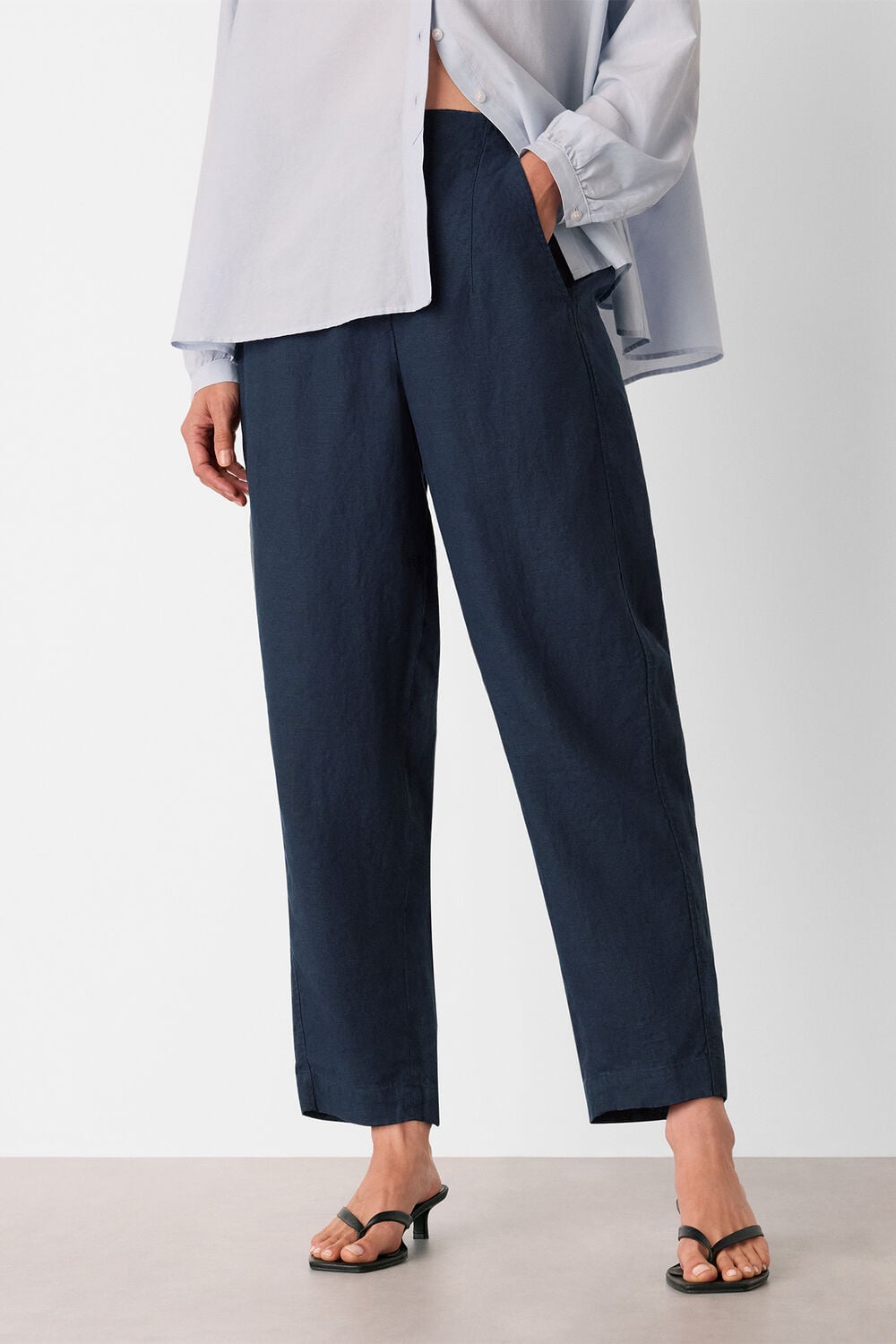 Navy Linen Barrel Trouser