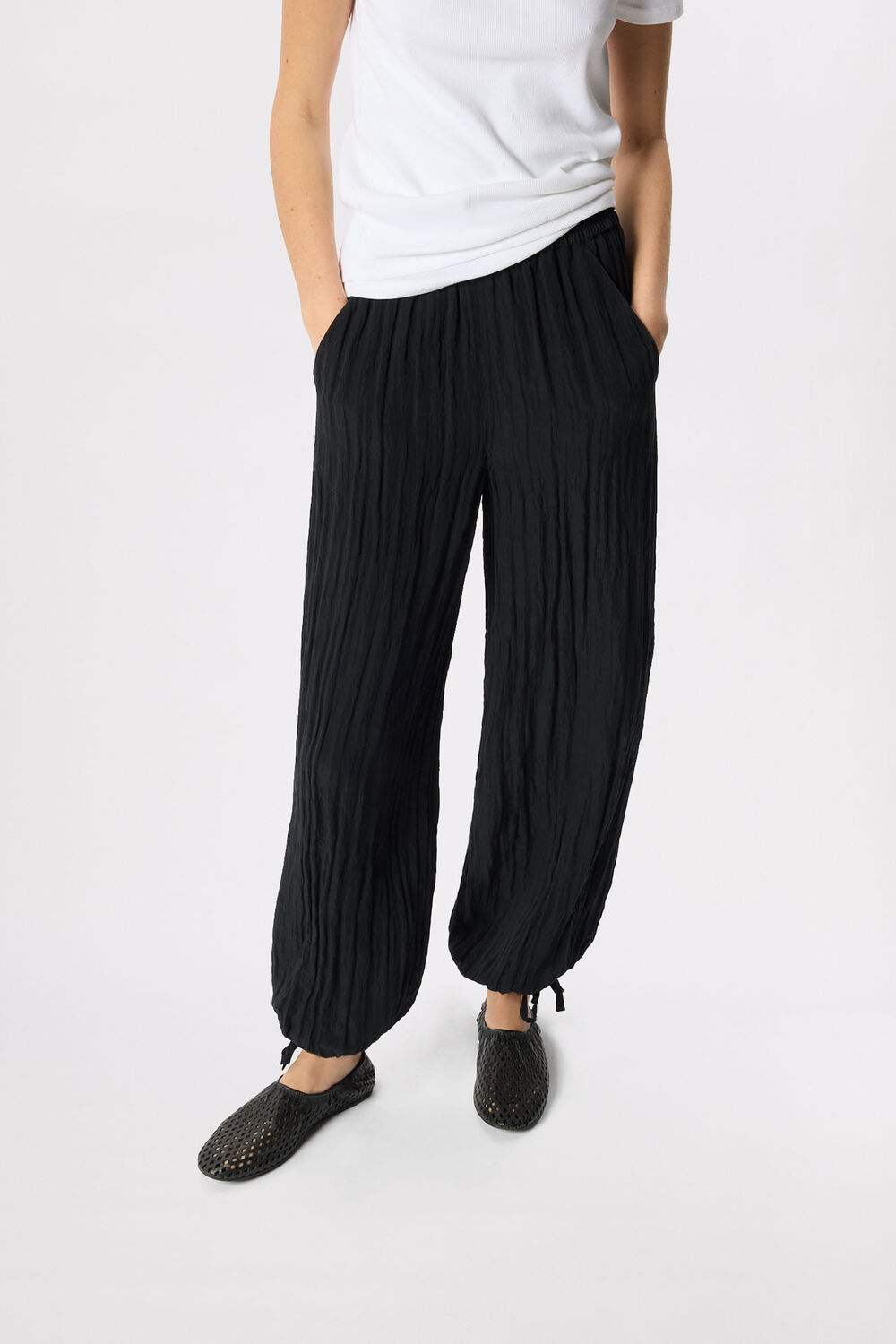 Black Balloon Tie Hem Trousers