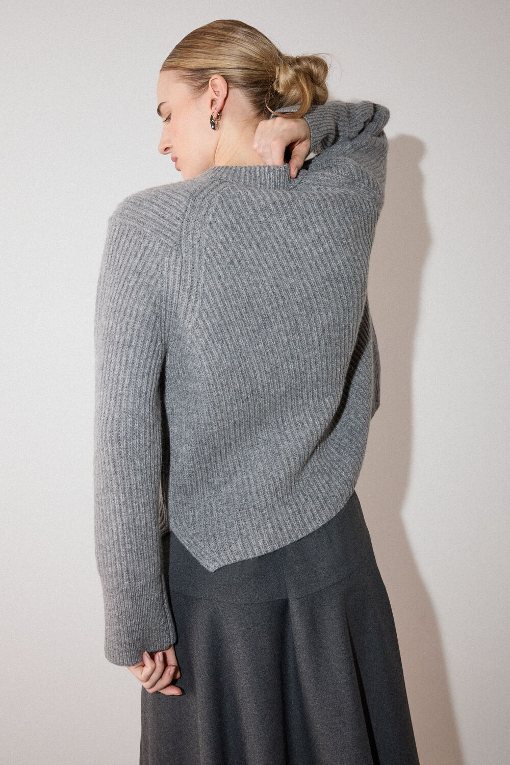 Grey Wool Chunky V Neck Rib Knit