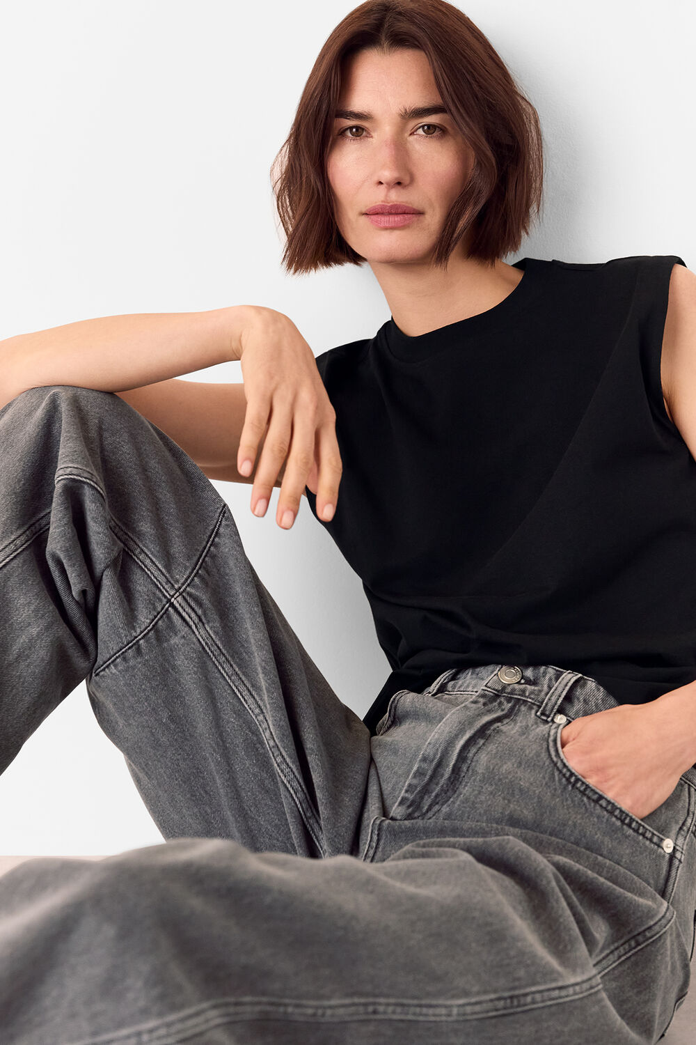 Grey Horseshoe Barrel Leg Jean