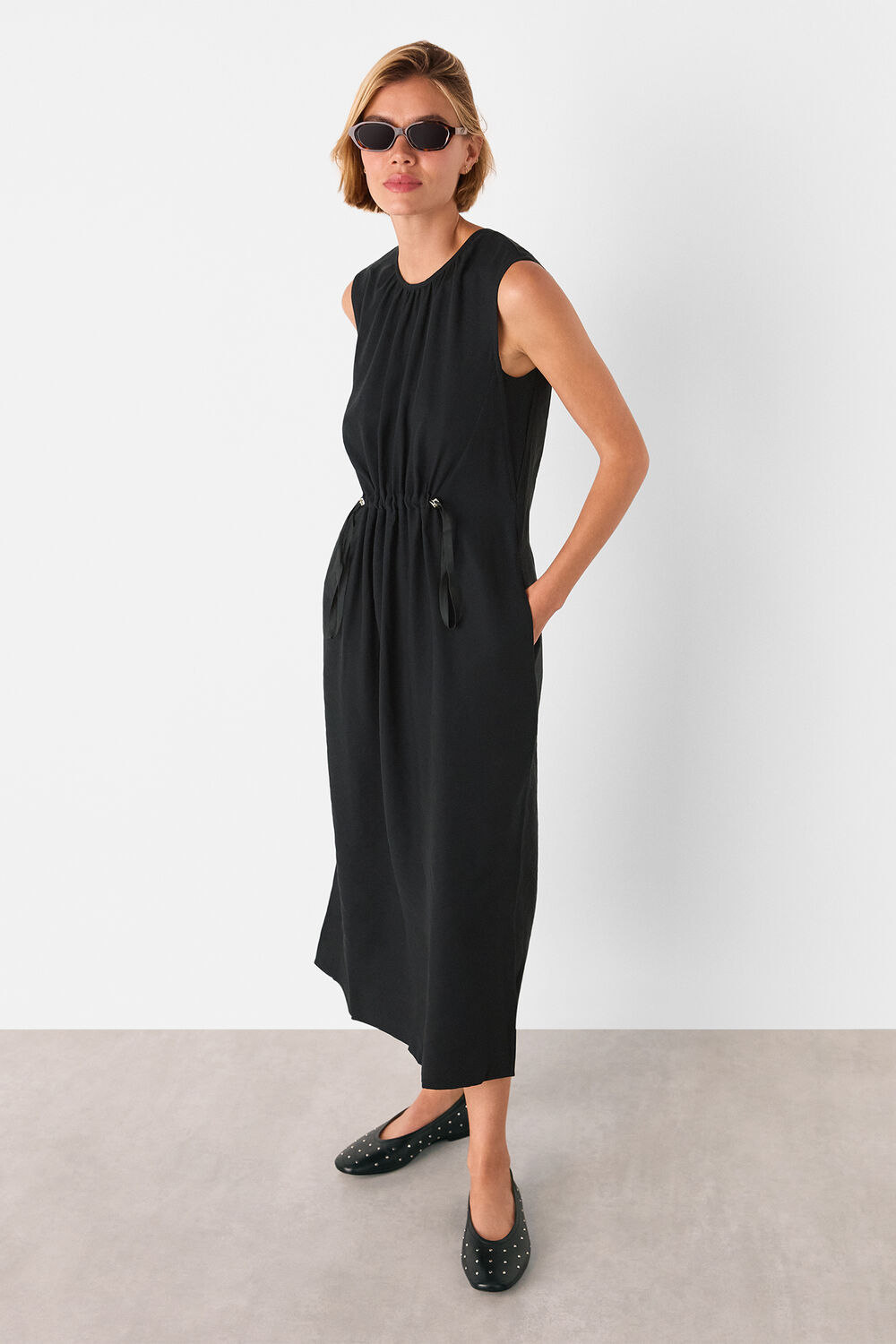 Black Sleeveless Midi Dress