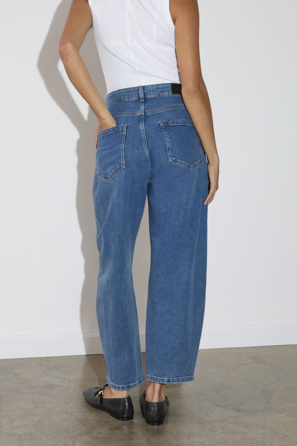 Denim Stretch Barrel Leg Jean