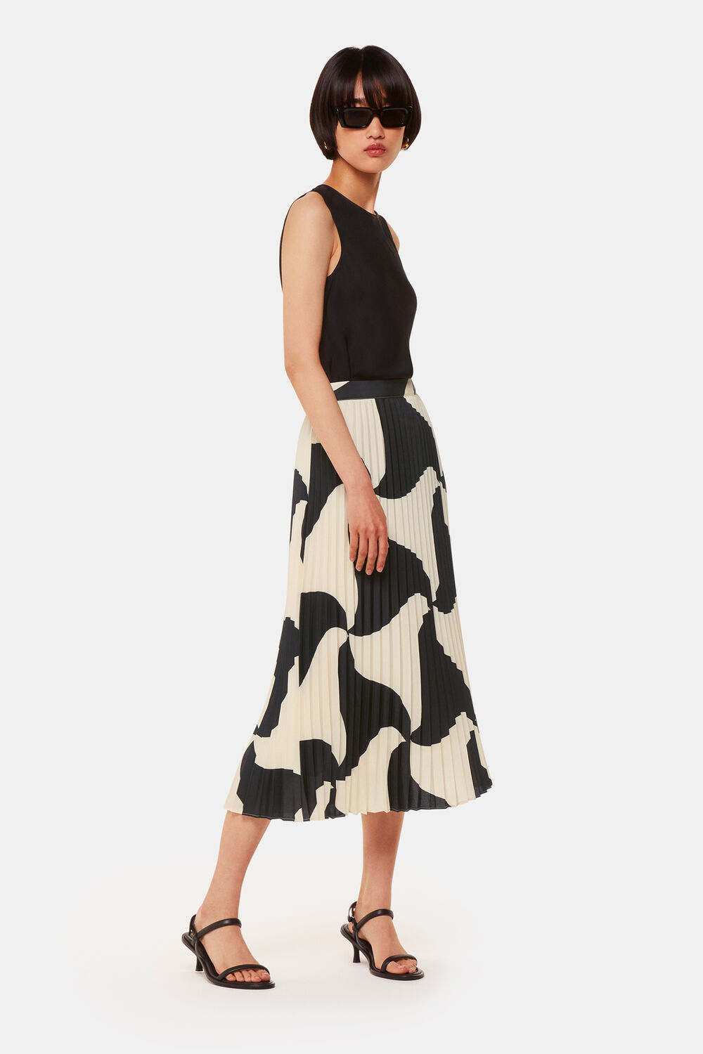 Black Triangle Swirl Pleated Skirt