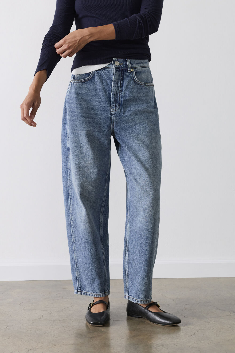Light Wash Petite Authentic Barrel Leg Jean