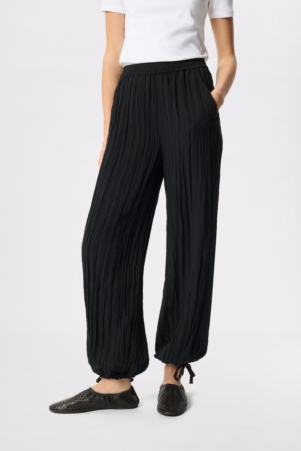 Black Balloon Tie Hem Trousers
