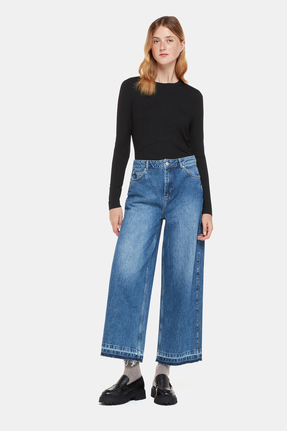 Curve Seam Detail Top