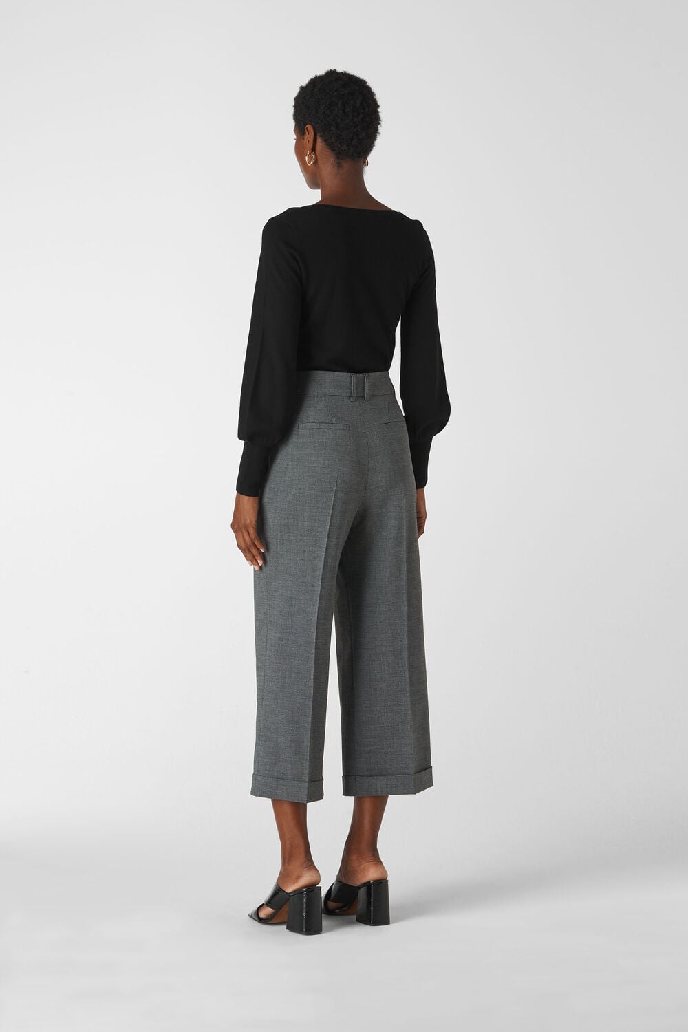 Fine Merino Scoop Neck Knit Black