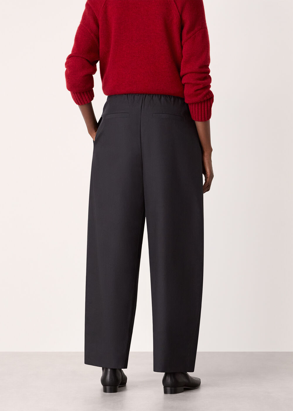 Pleat Front Barrel Trouser