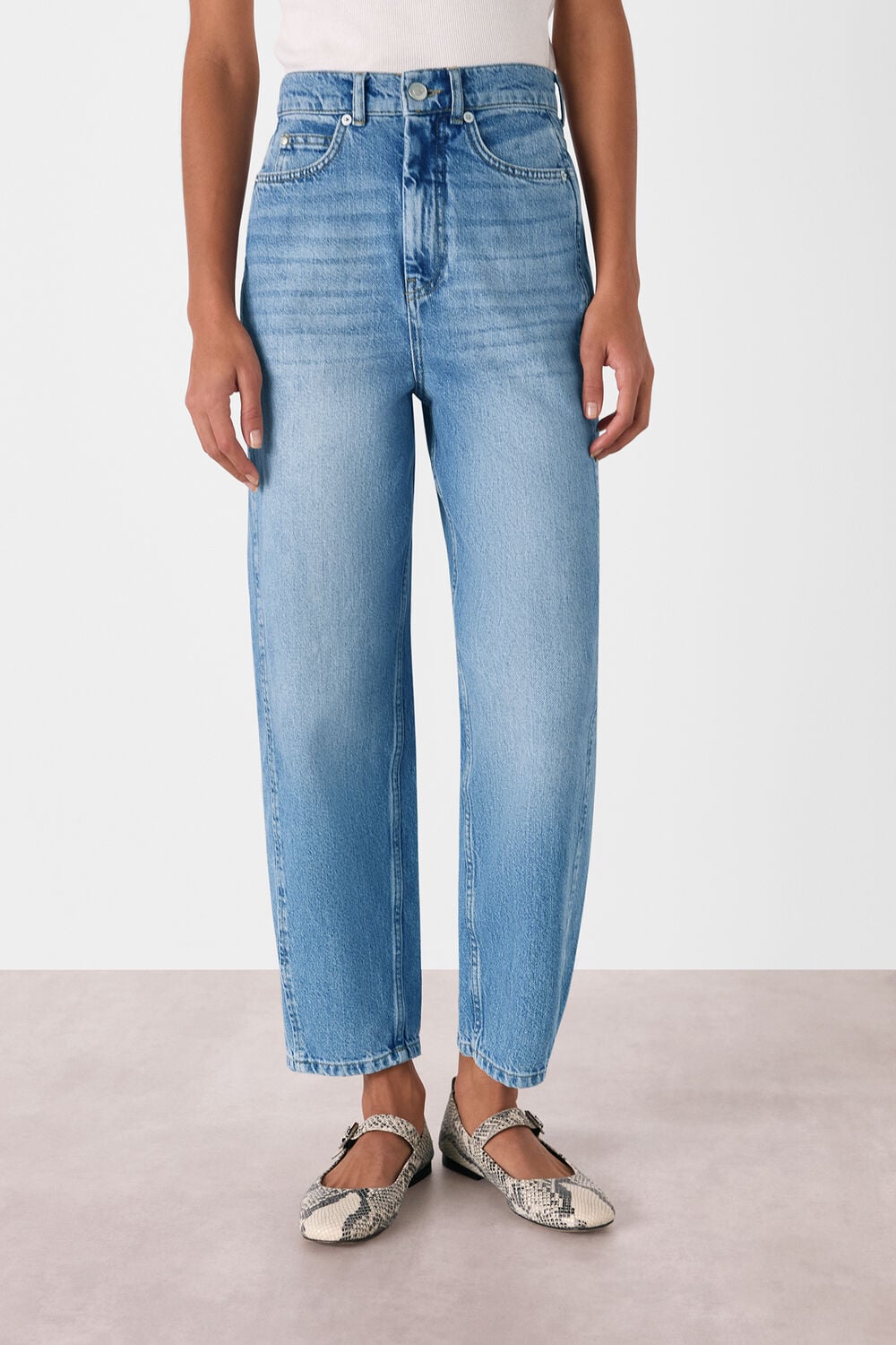 Light Wash Authentic Barrel Leg Jean
