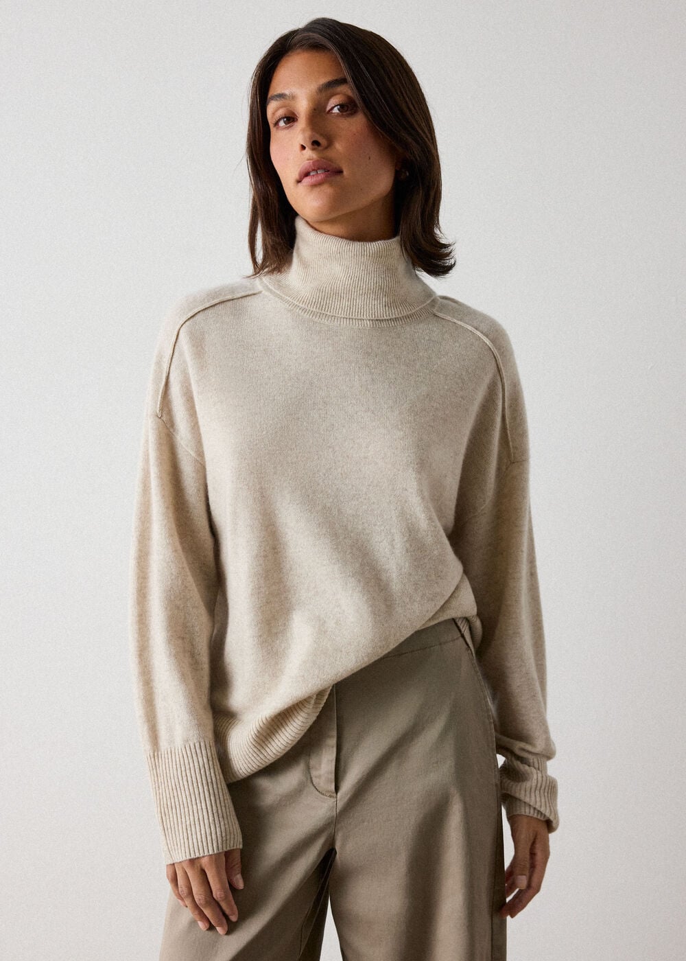 Cashmere Seam Roll Neck Knit