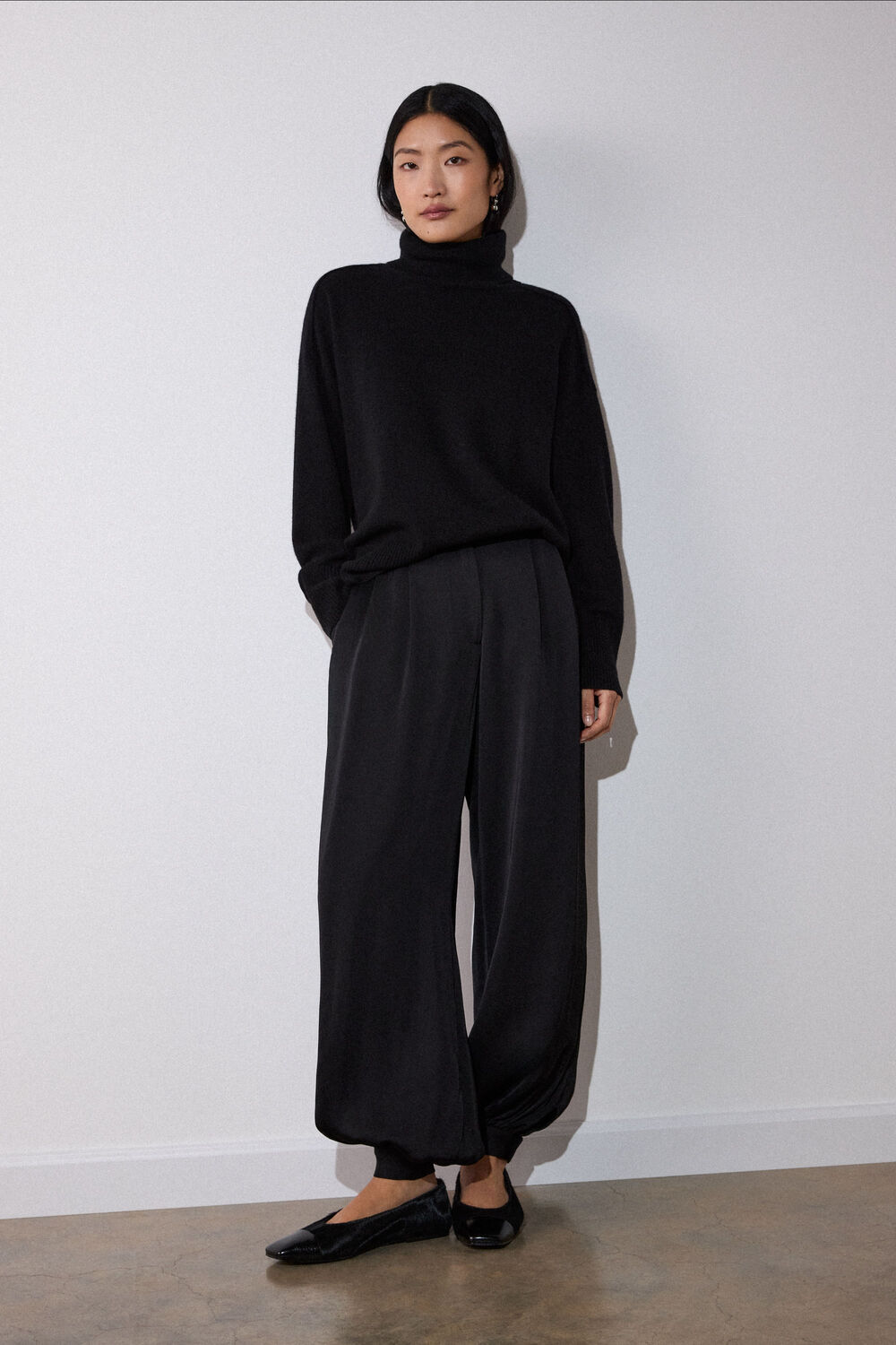 Black Cashmere Seam Roll Neck Knit