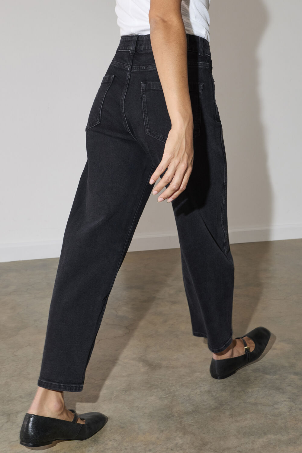 Black Petite Stretch Barrel Leg Jean