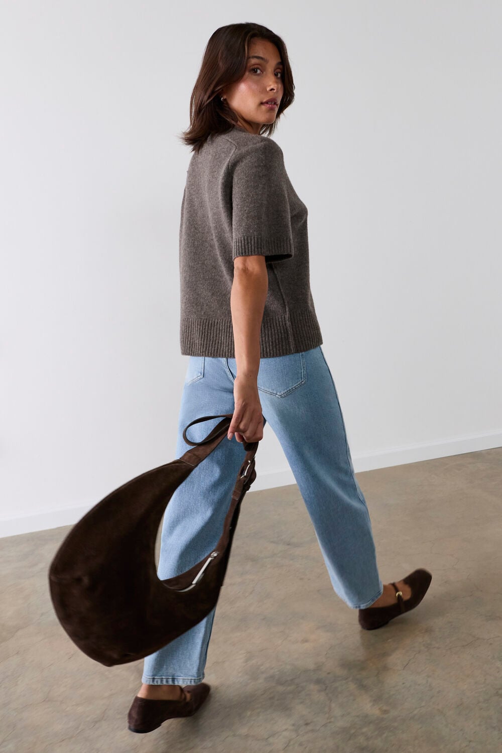 Light Wash Stretch Barrel Leg Jean