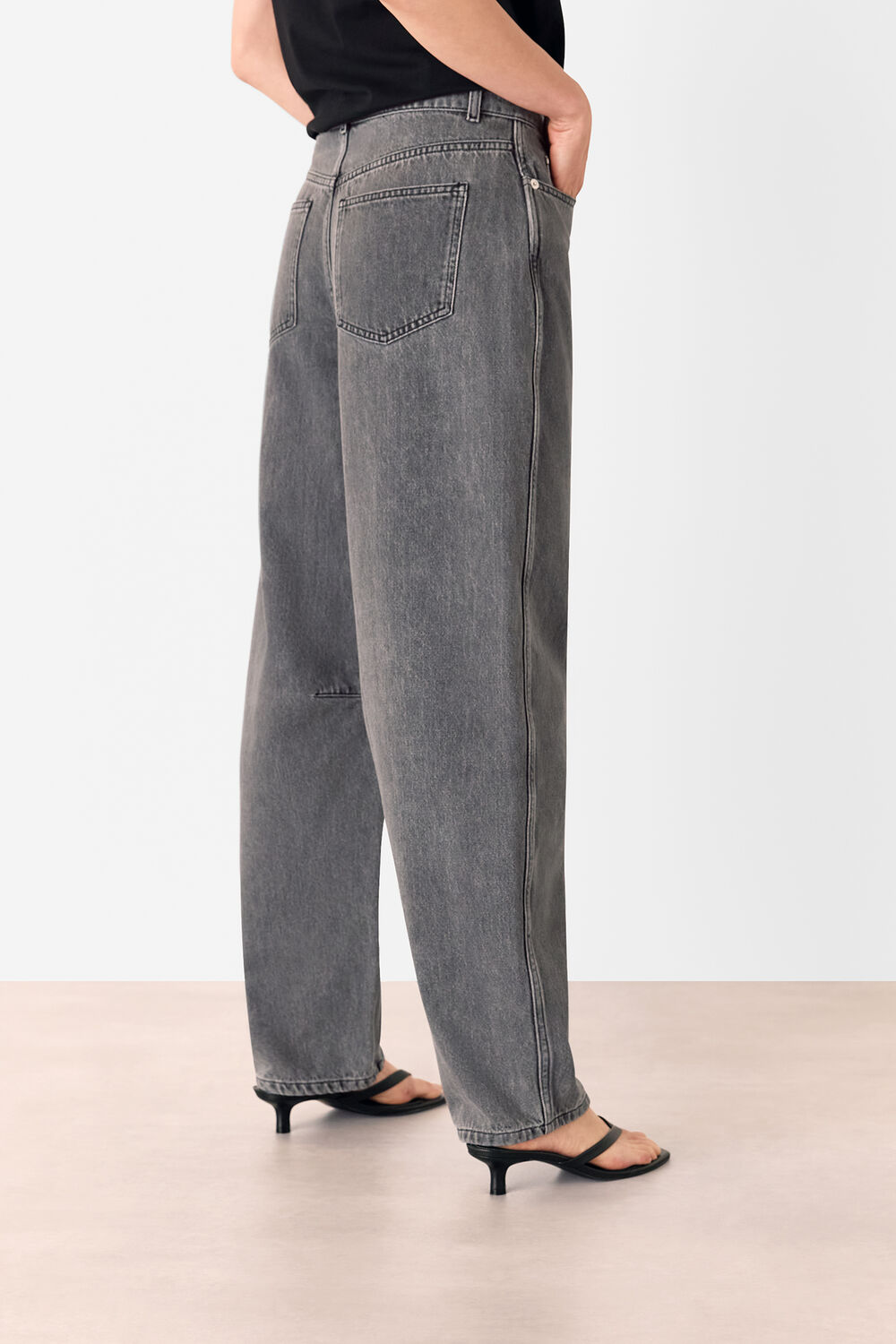 Grey Horseshoe Barrel Leg Jean
