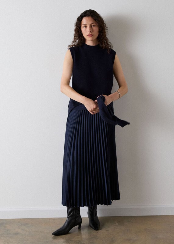 Navy Wool Sleeveless Sweater Vest