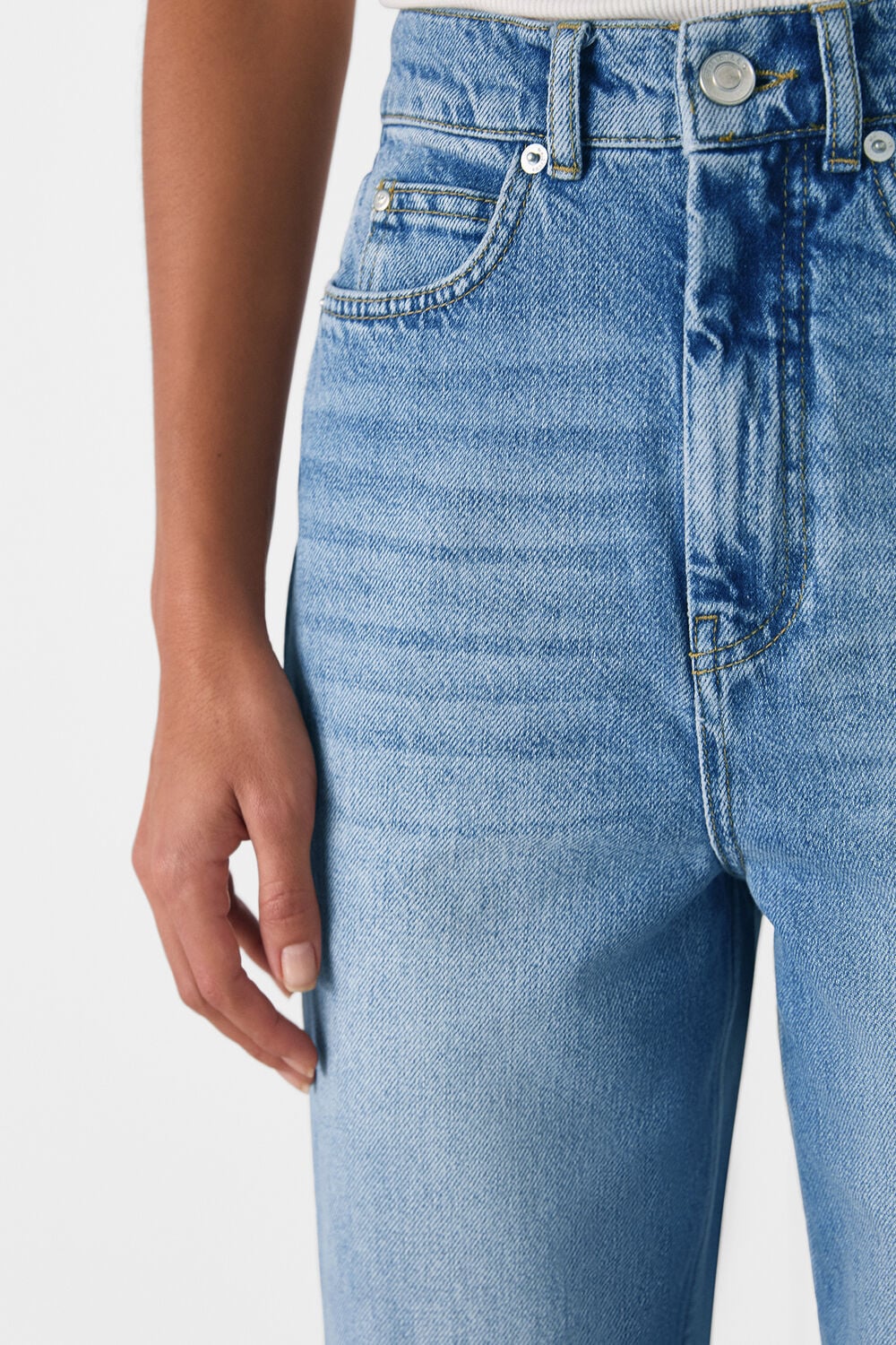 Light Wash Authentic Barrel Leg Jean