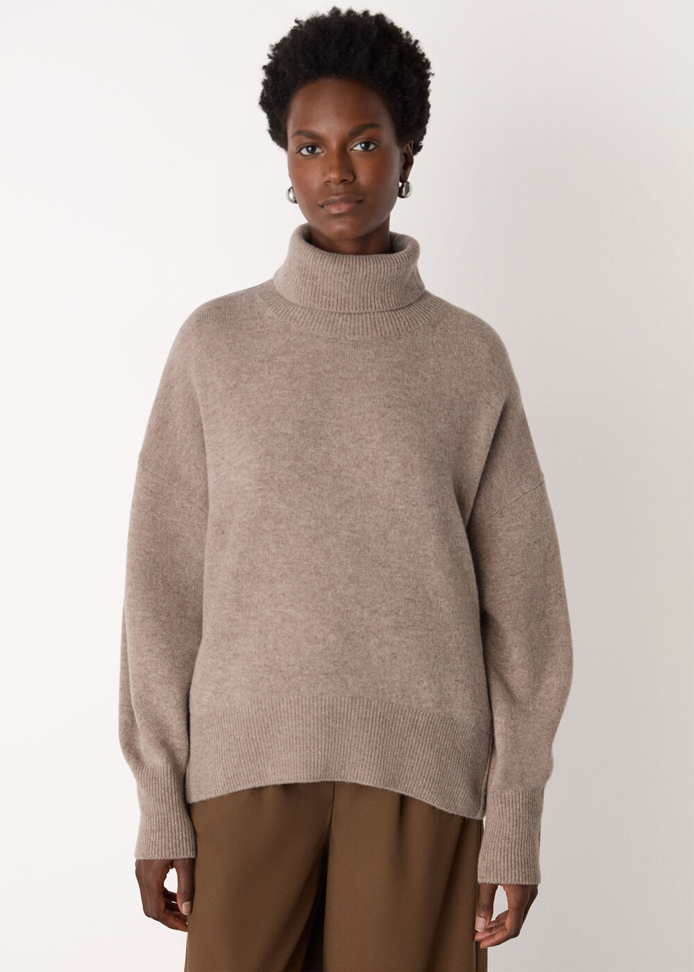 Wool Roll Curved Hem Knit