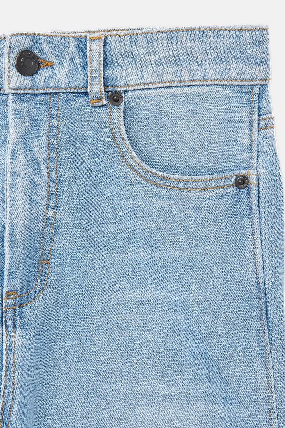Light Wash Stretch Barrel Leg Jean
